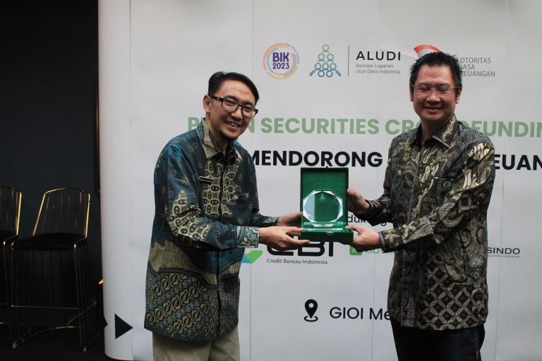 CEO Danamart Patrick Gunadi (kanan) mewakili Danamart investasi securities crowdfunding dalam keikutsertaannya dalam meningkatkan inklusi dan literasi keuangan